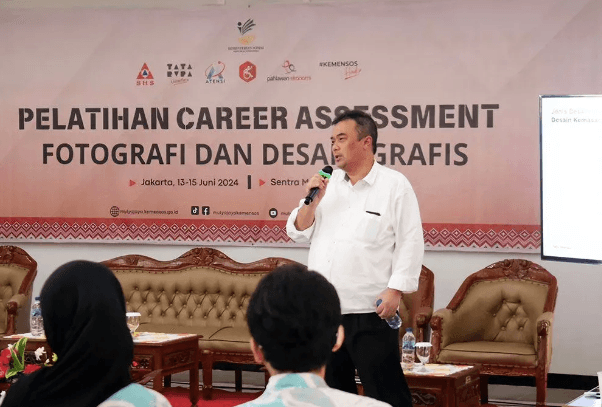 Kemensos Gelar Pelatihan Fotografi dan Desain Grafis bagi Disabilitas
