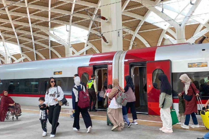 Selama Libur Idul Adha 1445 H, KCIC Panen 85 Ribu Penumpang