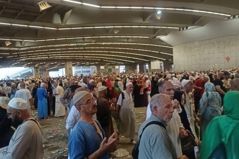 Saat Situasi Padat, Jemaah Haji Diminta Tak Paksakan Diri Lontar Jumrah
