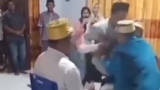 Viral! Pengantin Pria Dipukul Wali Nikah Dipicu Pesan WhatsApp