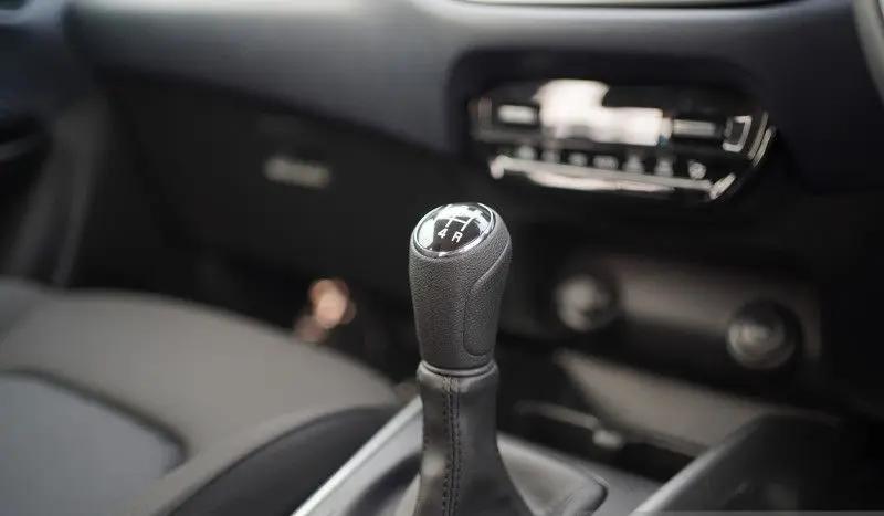 Mobil Bertahan di Gigi Tinggi Dapat Irit Bensin? Ini Alasannya