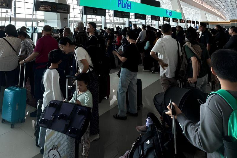 Begini Penumpukan Penumpang di Bandara Soetta Menyusul Gangguan Server Pusat Data Nasional