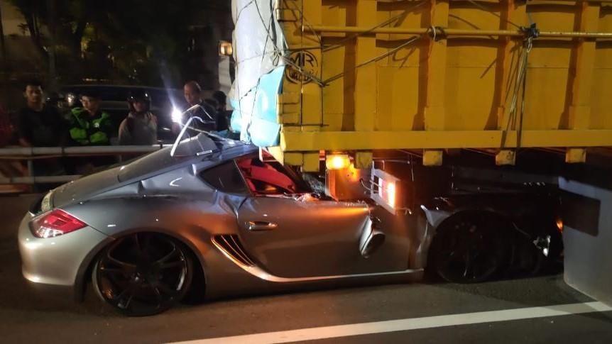 Sopir Truk Ngaku Jalan dengan Kecepatan 65 Km/Jam saat Ditabrak Porsche
