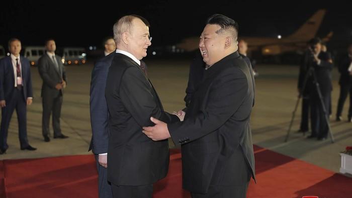 Korut Tampung Anak-anak Tentara, Putin Terima Kasih ke Kim Jong Un