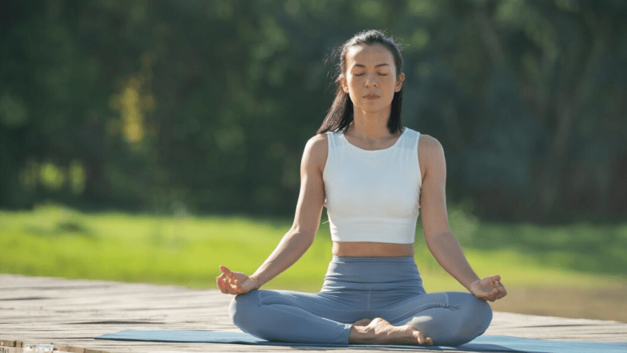 Menpora Dito Minta Masyarakat Meriahkan Festival Yoga di Jakarta: Solusi Efektif Kelola Stress