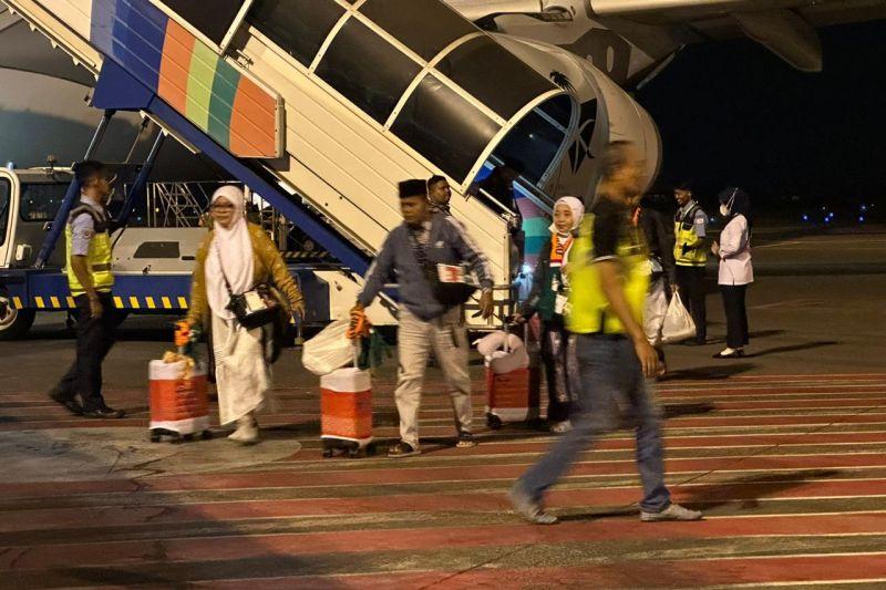 Kloter 1 Jemaah Haji Debarkasi Jatim Tiba di Juanda