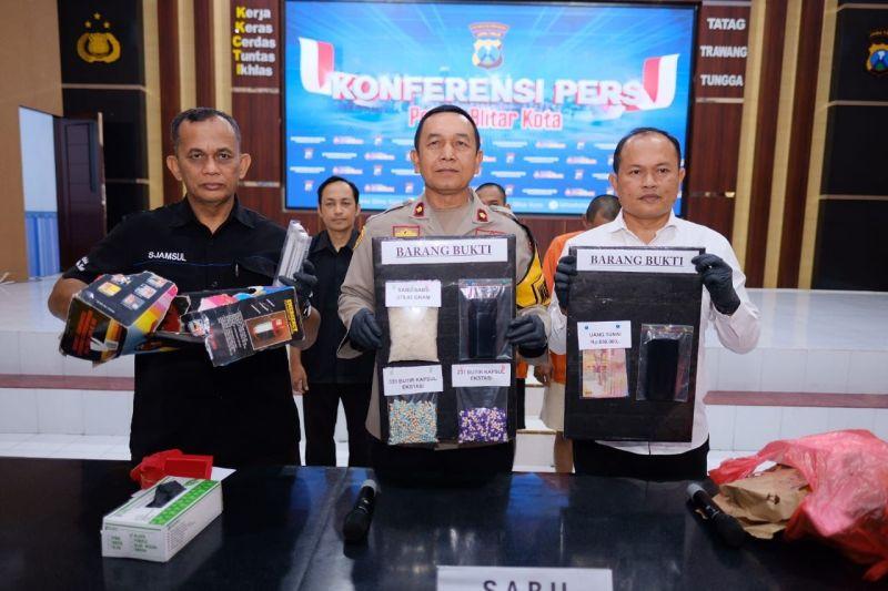 2 Orang Jaringan Narkoba Senilai Rp1,5 Miliar Ditangkap Polisi di Blitar