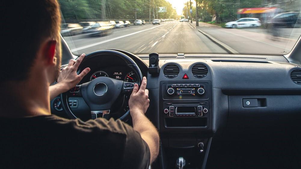 Hati-hati nge-Loss! Ini Cara Gunakan Engine Brake Mobil Matic yang Baik dan Benar