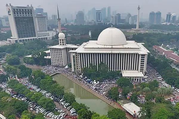 Polisi Buru Jukir Getok Tarif Parkir Rp300 Ribu di Masjid Istiqlal