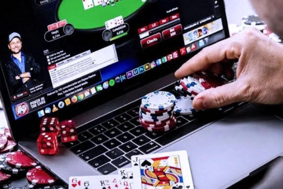 Jadi 'Lingkaran Setan', DPR Desak Pemerintah Serius Berantas Judi Online dan Pinjol Ilegal
