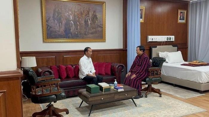 Jokowi Sebut Prabowo Siap Layani Rakyat Usai Operasi Cedera