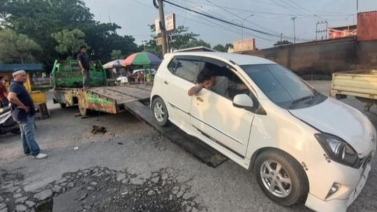 Waduh! ODGJ Mau Dibawa ke RSJ Rampas Mobil Orang Tua-Tabrak Pengendara Lain di Pekanbaru