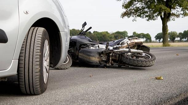 ABG Cewek Bawa Motor Tewas Ketabrak Mobil di Ciputat