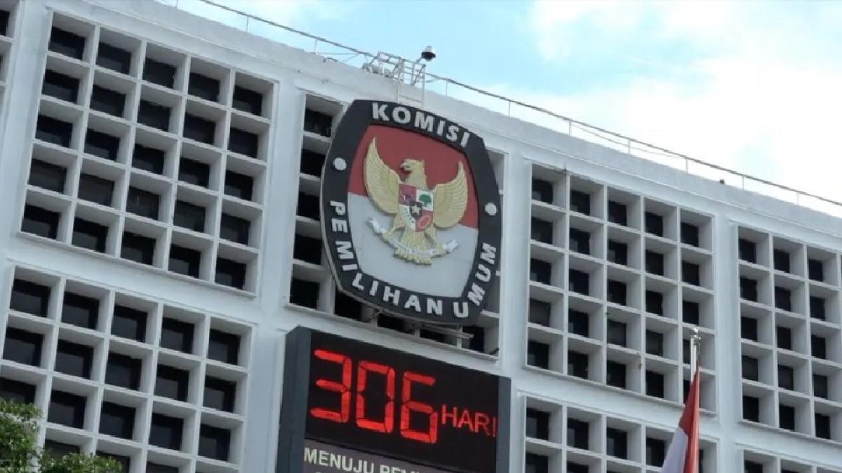 DKPP Bocorin Isi Chat Ketua KPU dan Pengadu C Minta Dibawakan 'CD' ke Belanda