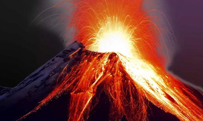 Gunung Etna di Italia Meletus, Semburkan Lava dan Abu Vulkanik