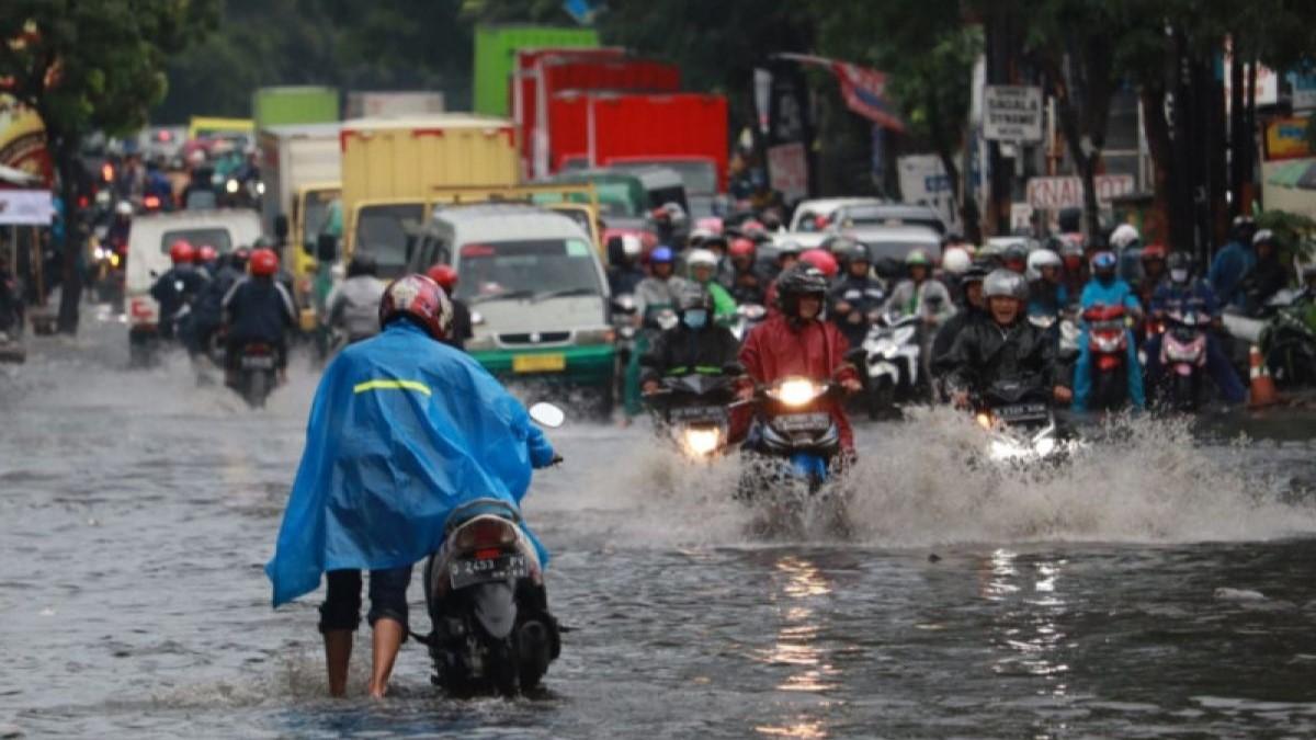 Wilayah Indonesia Diguyur Hujan, Ini Dampaknya Jika Air Masuk ke Dalam Knalpot Kendaraan