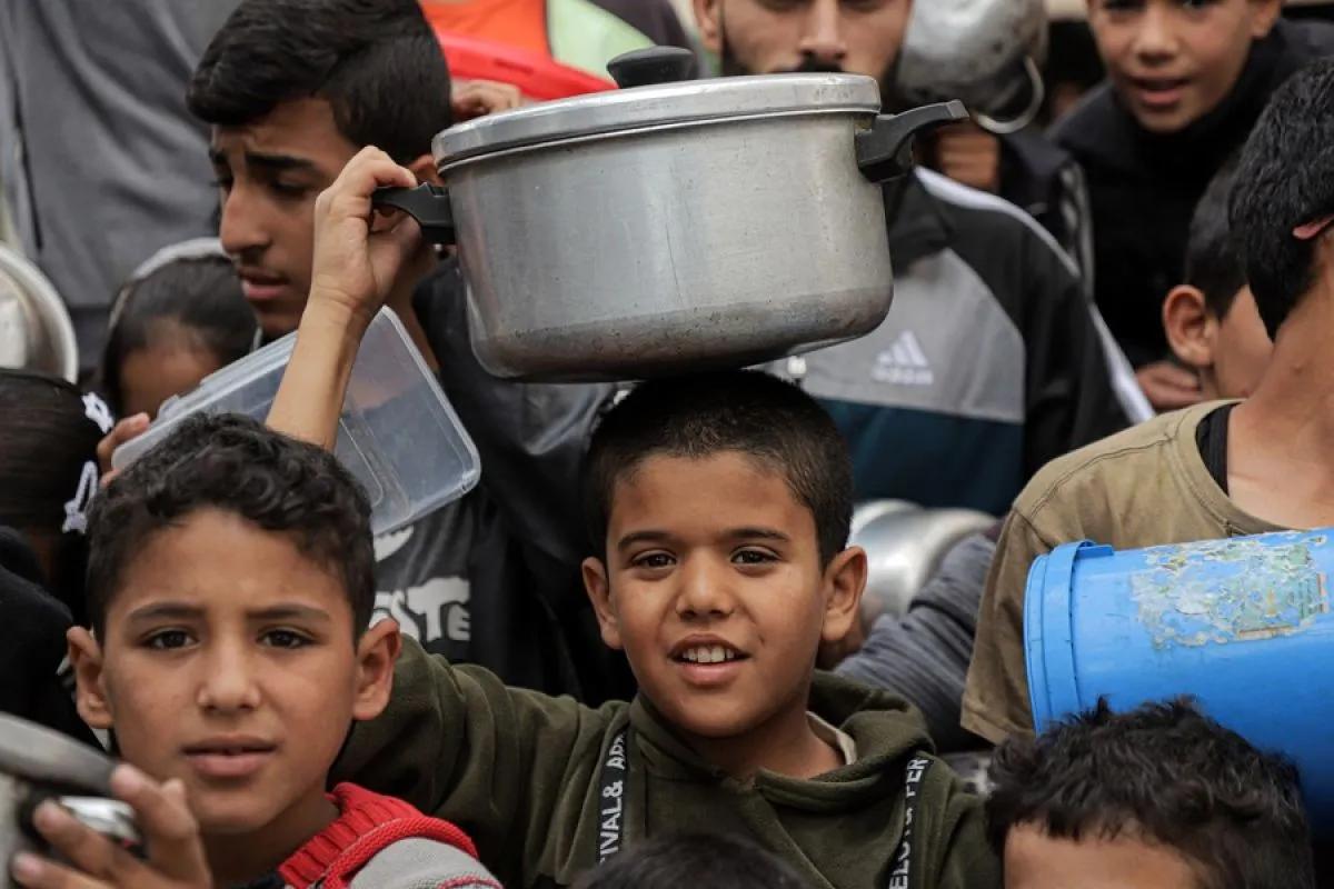 Miris! Anak-anak di Gaza Bisa Kumpulkan Makanan Hingga Waktu Berjam-jam