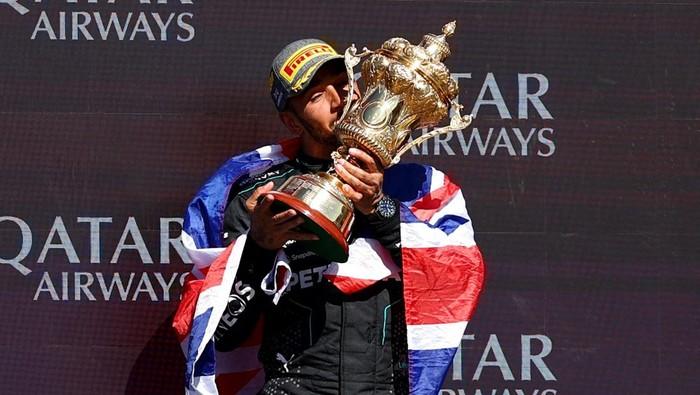 Akhiri Puasa, Lewis Hamilton Juara F1 GP Inggris 2024