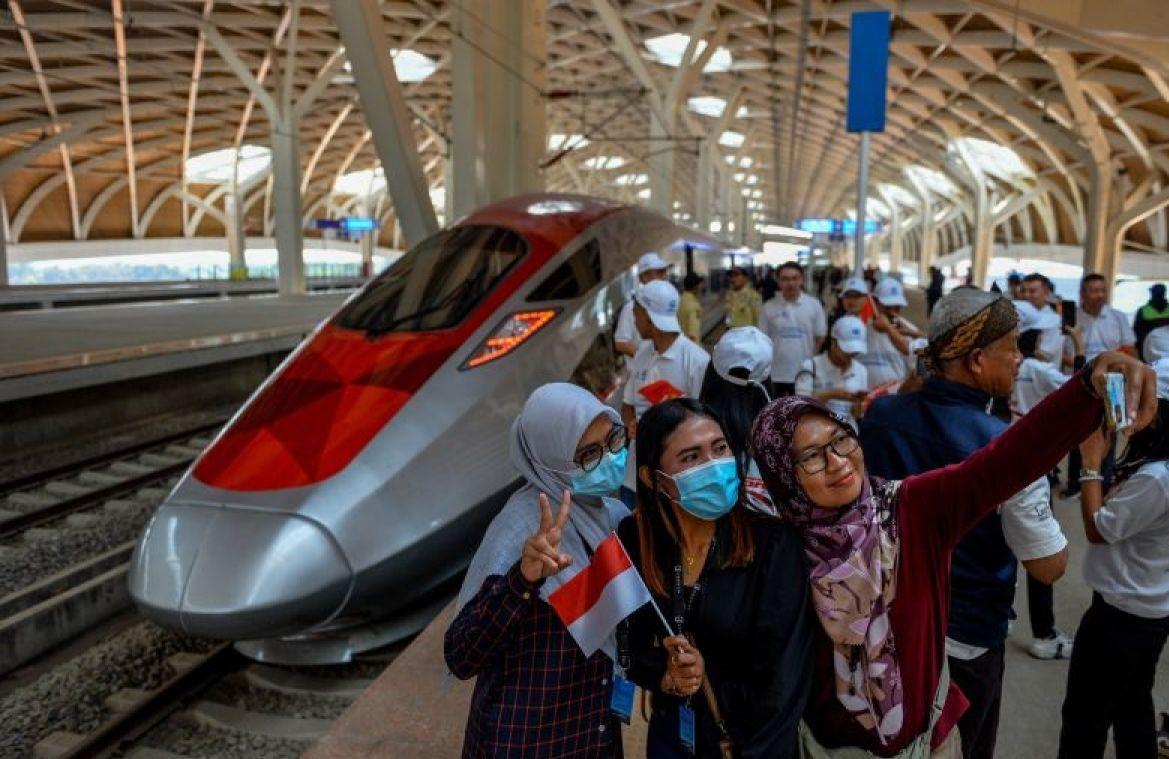 Peningkatan Penumpang Kereta Cepat Whoosh Cetak Rekor saat Libur Sekolah