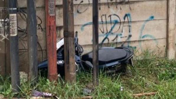 Diduga Ngantuk, Pemotor di Bogor Luka Berat usai Tabrak Tiang Listrik