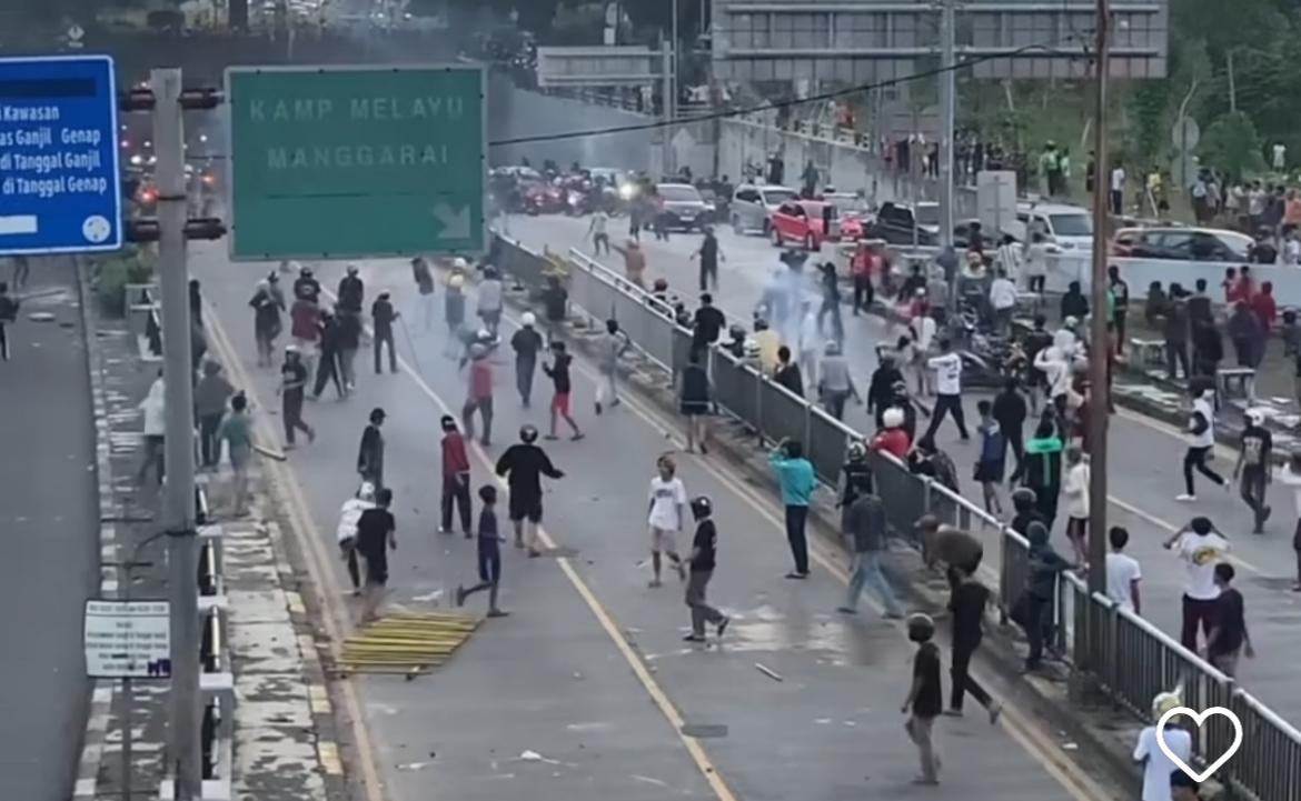 Tawuran Warga di Bassura Jaktim Bikin Macet