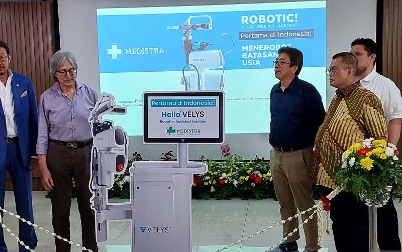 Robotik VELYS Dikembangkan RS Medistra untuk Asistensi Operasi Lutut