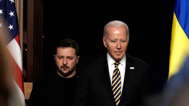 Biden-Zelenskyy Dijadwalkan Bertemu di KTT NATO, Bahas Apa?