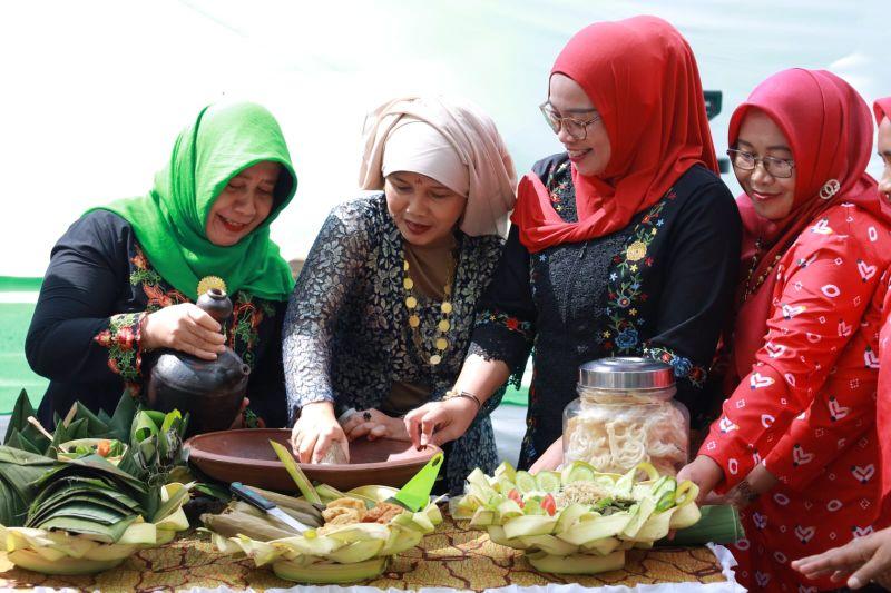 Angkat Kearifan Lokal, Dinas Pariwisata Lumajang Gelar Festival Rujak Otek