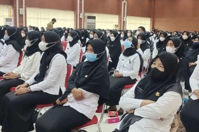 Pemprov DKI Mendadak Pecat Ratusan Guru Honorer, Ada Apa?