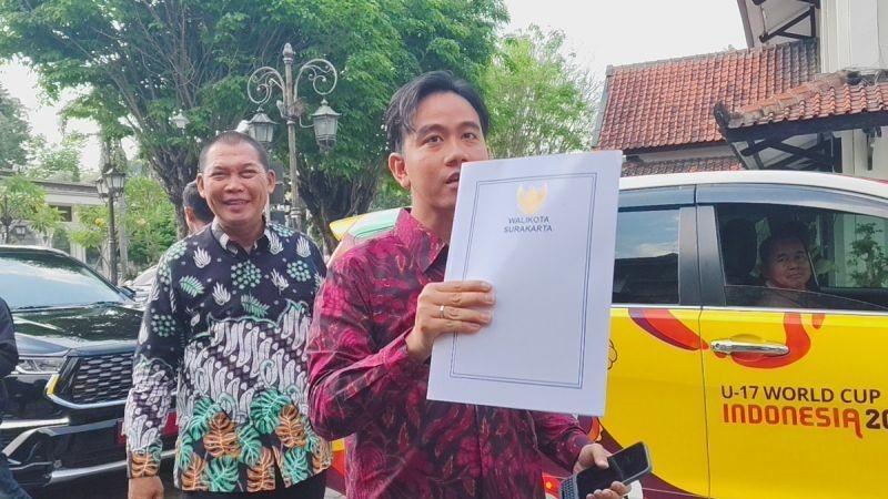 Gibran Serahkan Surat Pengunduran Diri Walikota Solo ke DPRD Kota Surakarta