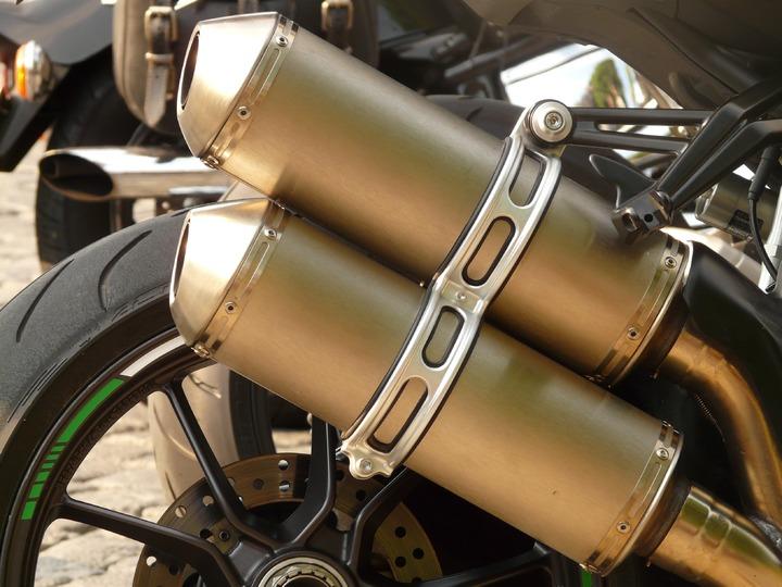 Bukan Sekedar Gaya-gayaan! Ternyata Ini Lho Gunanya Knalpot 'Brongs' Pada Motor Racing