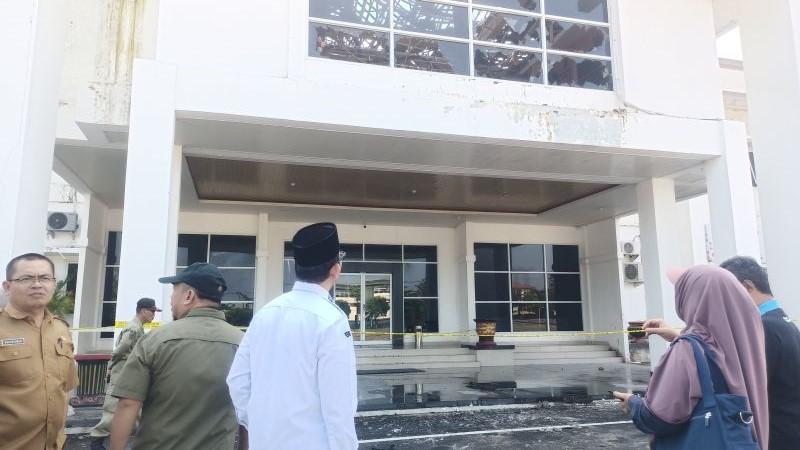 Polisi Selidiki Penyebab Kebakaran Kantor Bupati OKU