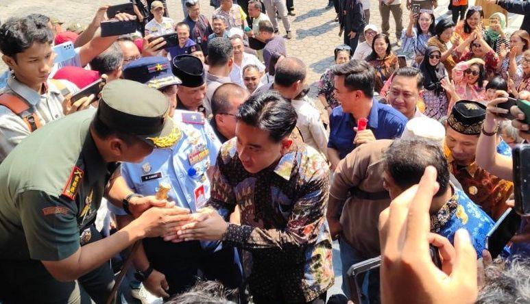 Gibran Bacakan Surat Pengunduran Diri Walkot Solo di Rapat Paripurna DPRD