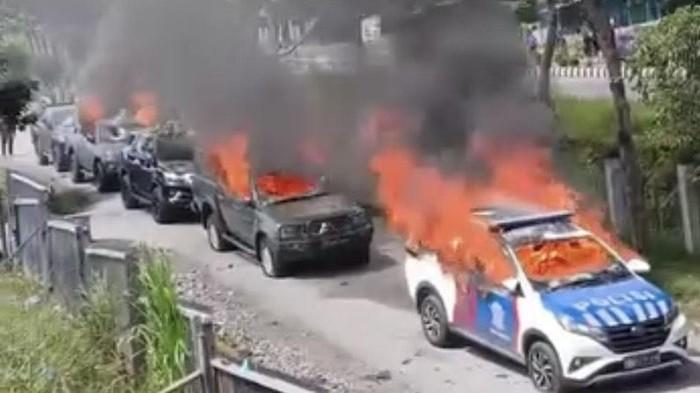 6 Mobil TNI-Polri Dibakar hingga 1 Dirusak Buntut dari 3 OPM Ditembak Mati