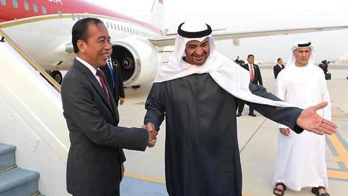 Kunjungan ke Abu Dhabi, Jokowi Sambangi Masjid Presiden Joko Widodo