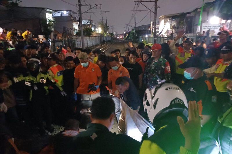 Nahas! Lagi Tawuran, Siswa SMA Tewas Tertabrak Kereta di Kebon Jeruk