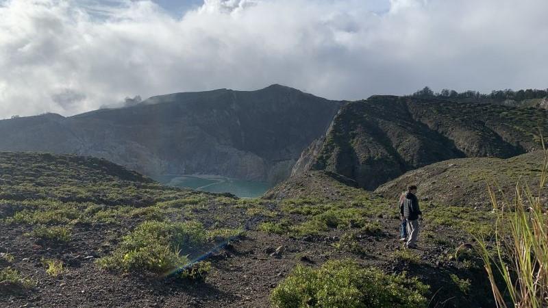 Indahnya Pesona Danau Tiga Warga di Taman Nasional Kelimutu