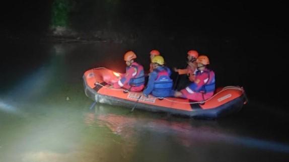 Bocah 9 Tahun Tenggelam di Sungai Ciliwung saat Main Pasir Ditemukan Tewas