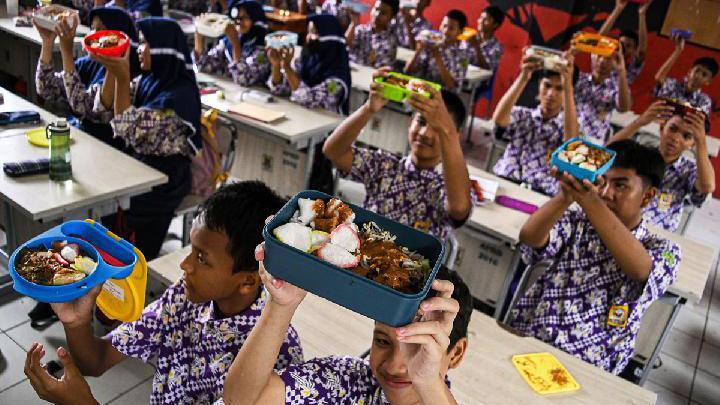 Gibran Biayai Uji Coba Makan Bergizi Gratis di 3 SD di Solo 25 Juli