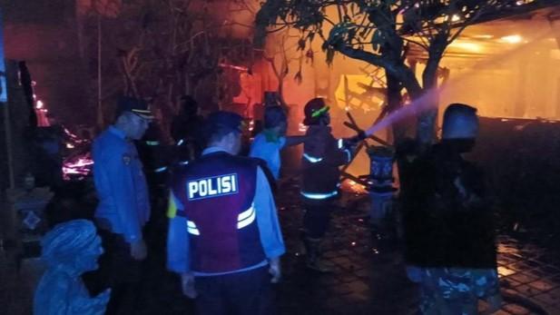 Kebakaran di Vila dan Restoran Bali, Turis Menyelamatkan Diri Lewat Tiang Listrik