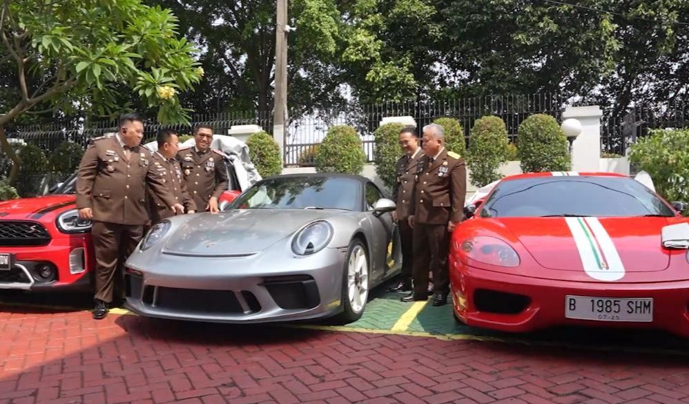 Saat Harvey Moeis Bikin Kantor Jaksa Jadi 'Showroom' Mobil Mewah