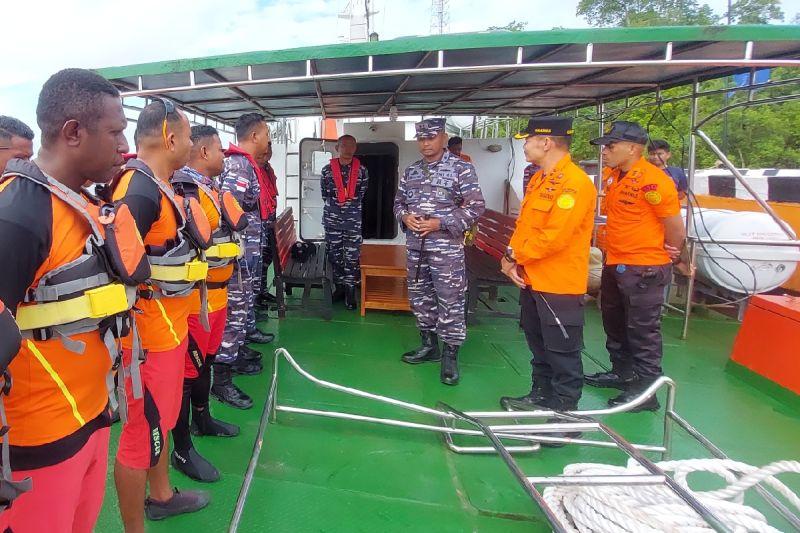 Menteri Budi Arie Minta BAKTI Selamatkan Awak Kapal LCT Cita XX yang Angkut BTS