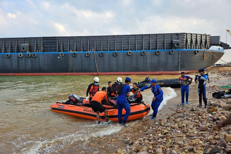 Pekerja Lagi Ngecat Kapal Jatuh ke Laut Batam Ditemukan Tewas