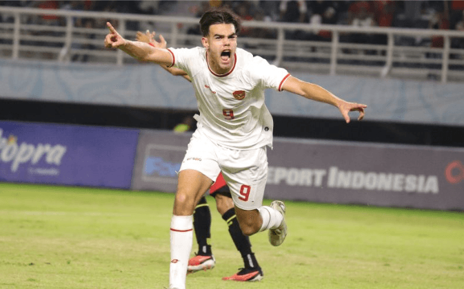 Striker Tidak Egois Bernama Jens Raven
