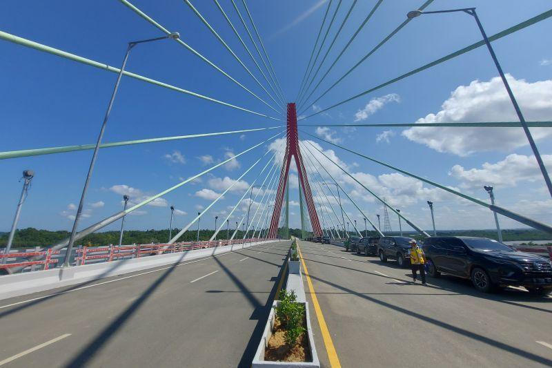 Jokowi Resmikan Jembatan Pulau Balang yang Menyambungkan Balikpapan dan IKN