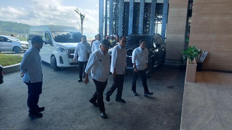 Presiden Jokowi Rapat di IKN Bersama Menteri dan Kepala Daerah
