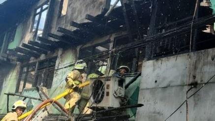 6 Kios 10 Bangunan Terbakar di Pademangan gegara Kompor Gas, 1 Orang Luka