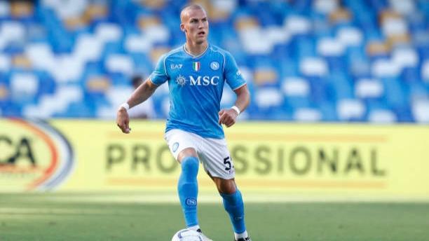 Rennes Berhasil Datangkan Leo Ostigard dari Napoli