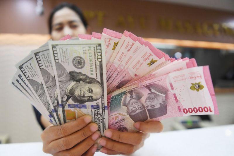 Rupiah Cemberut di Tengah Penantian Pasar atas Data Ekonomi Global