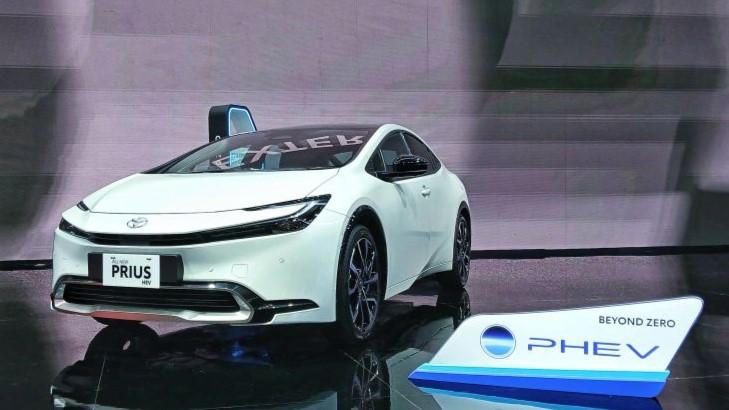 Toyota Tak Ambil Pusing soal Penjualan Prius Hybrid: Target di Segmen Fun to Drive-Stylish
